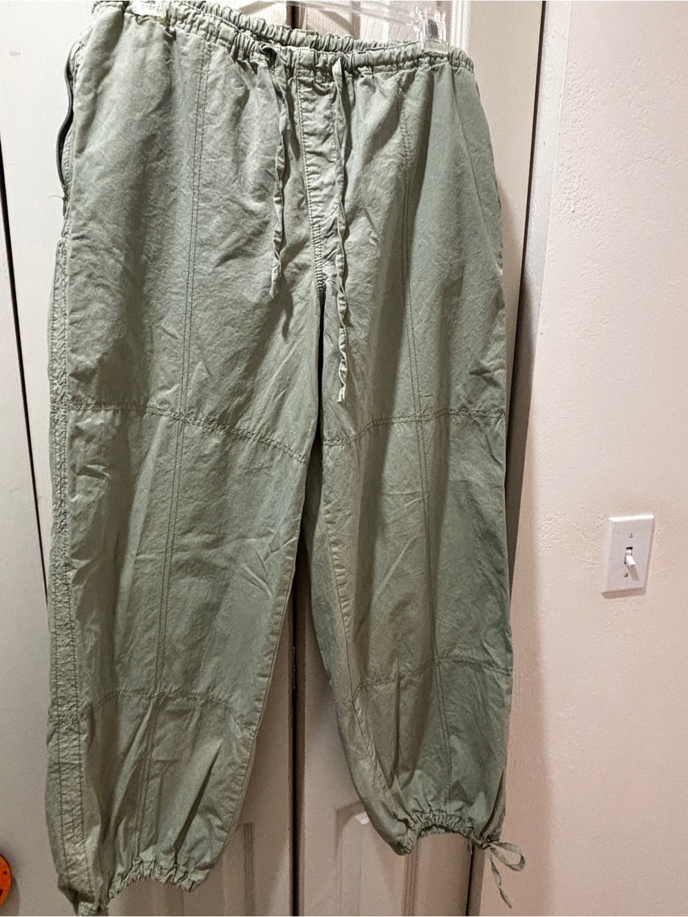 RSQ Women’s Sage Green Drawstring Jogger /Skater Pants